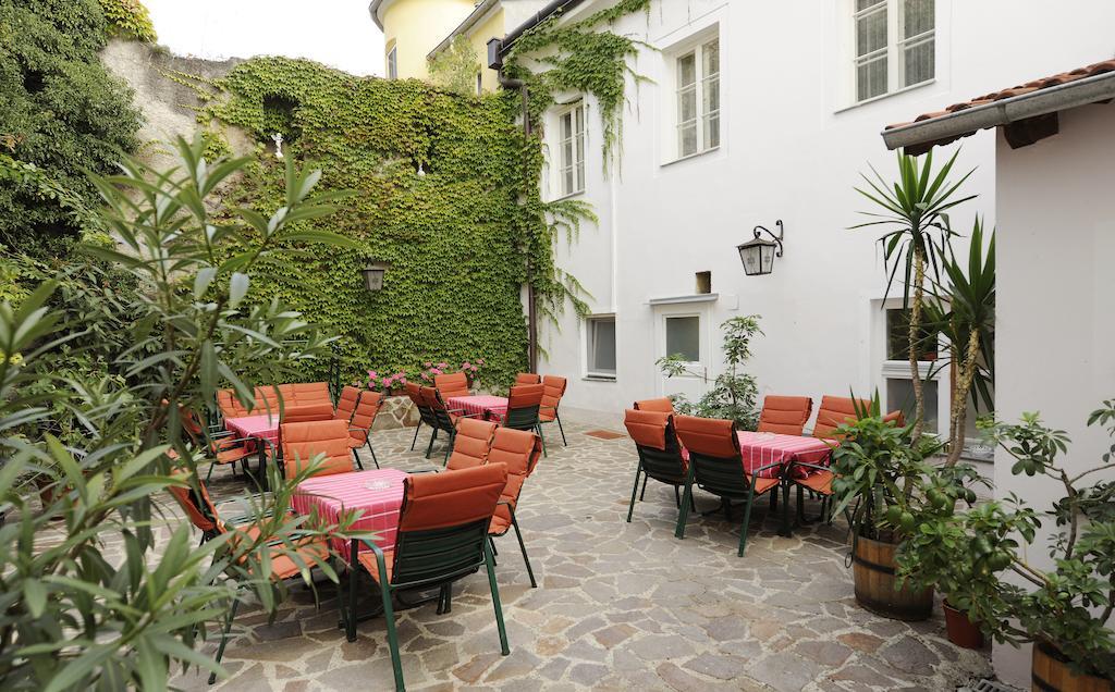 Hotel Zum Goldenen Engel - Fam. Ehrenreich à Krems an der Donau Extérieur photo